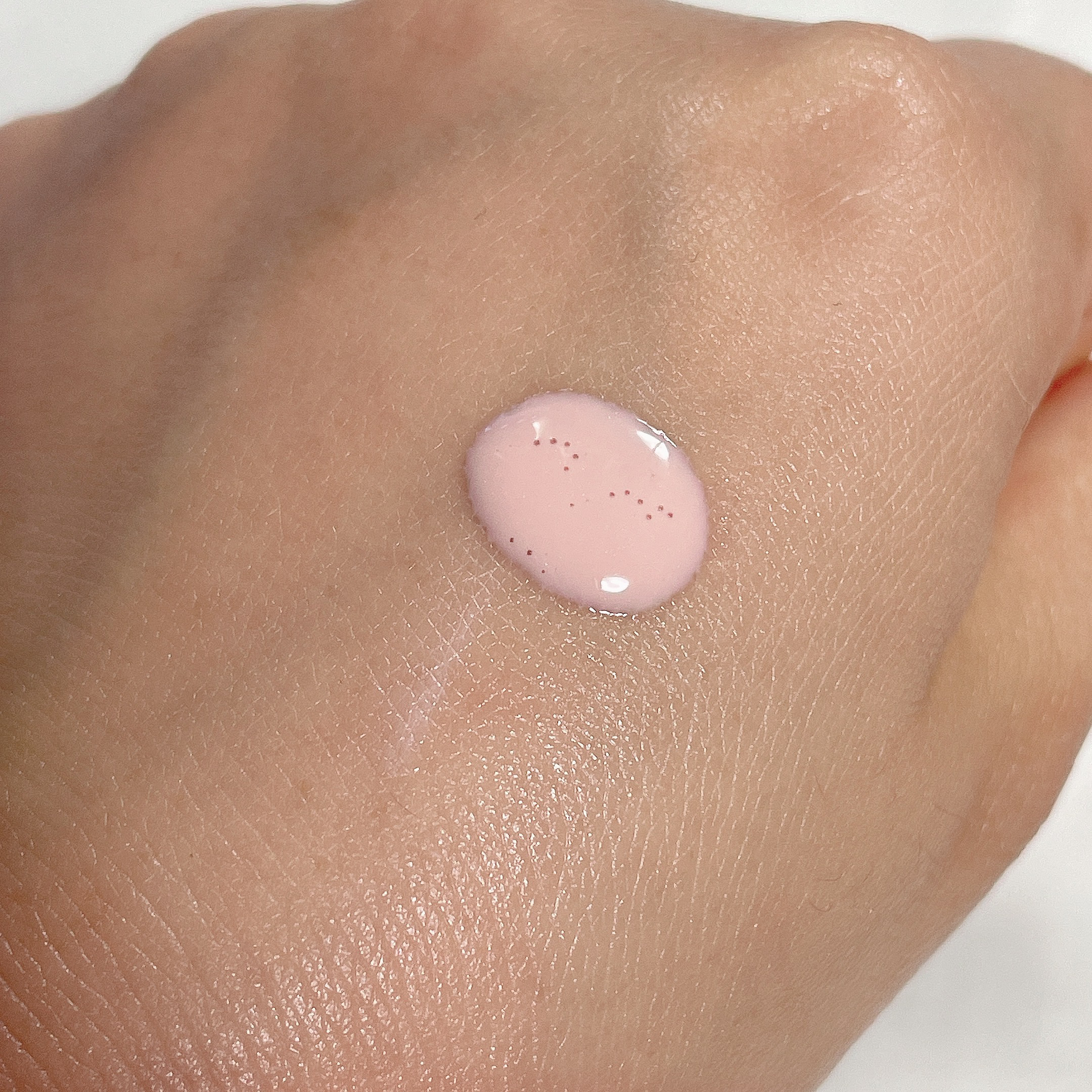 TOM FORD BEAUTY シェイド アンド イルミネイト ソフト ラディアンス プライマーのクチコミ「【立体感】潤うのにベタつきゼロ！万能プライマー【毛穴レス】

今回紹介するのは、TOM FOR.....」（2枚目）