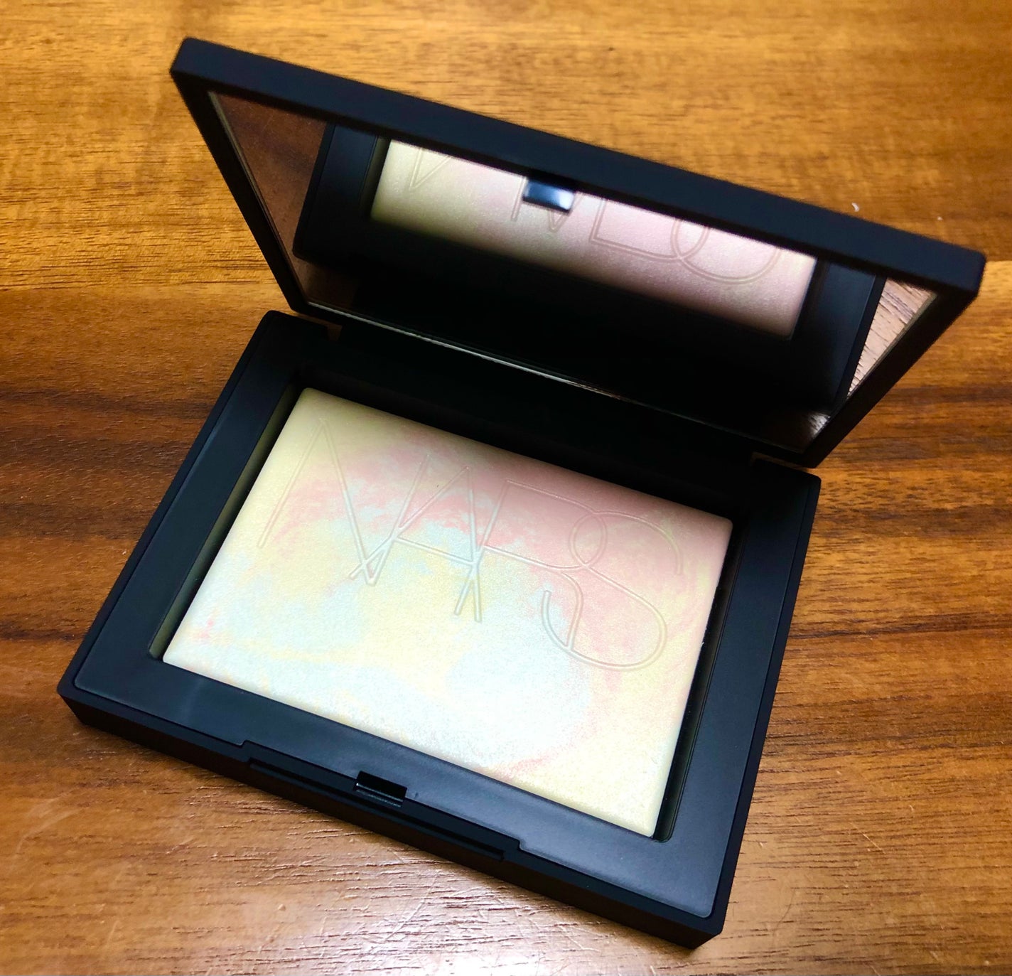 ライトリフレクティング プリズマティックパウダー/NARS/プレストパウダーを使ったクチコミ(2枚目)