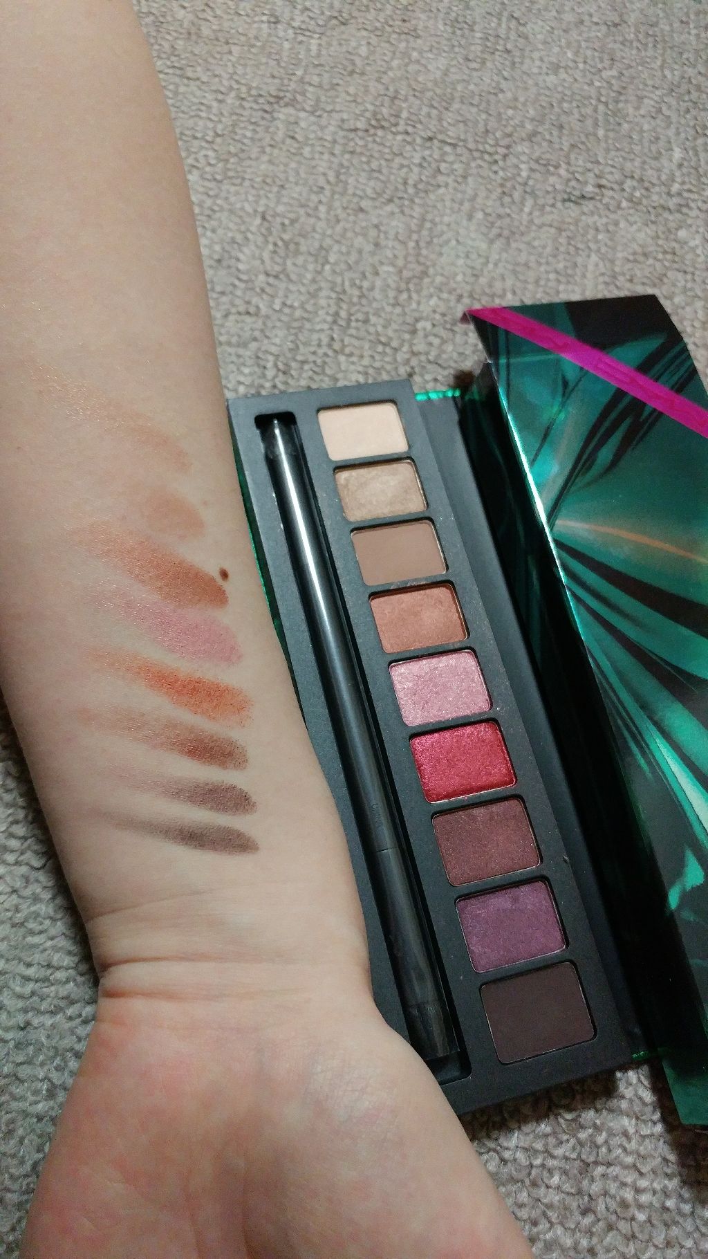 シャイニー プリティ シャドウ ピー フォー ピンク/M・A・C/単色アイシャドウを使ったクチコミ（2枚目）