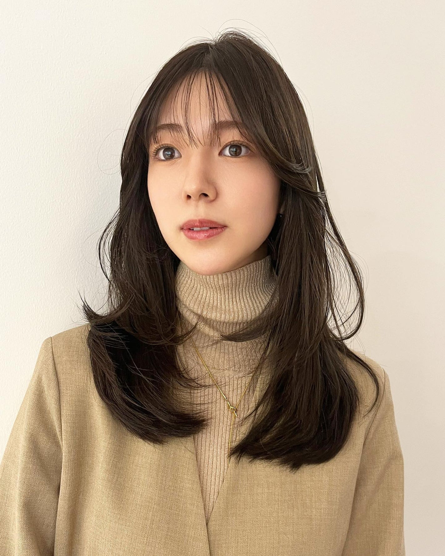 HARUNA on LIPS 「.大人なナチュラルヘア✨.少し🤏低めのレイヤーをワンカールでお..」(3枚目)