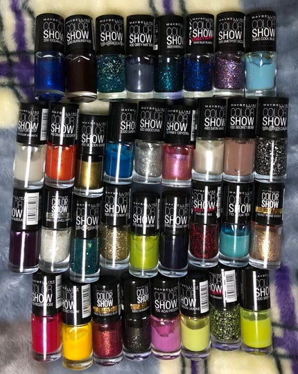 MAYBELLINE NEW YORK カラー ショー ネイル ストリート アーティストのクチコミ「廃盤シリーズ。
メイベリンのポリッシュ 。
こちらも、レブロン同様アメリカですな〜な展開だっ.....」(1枚目)