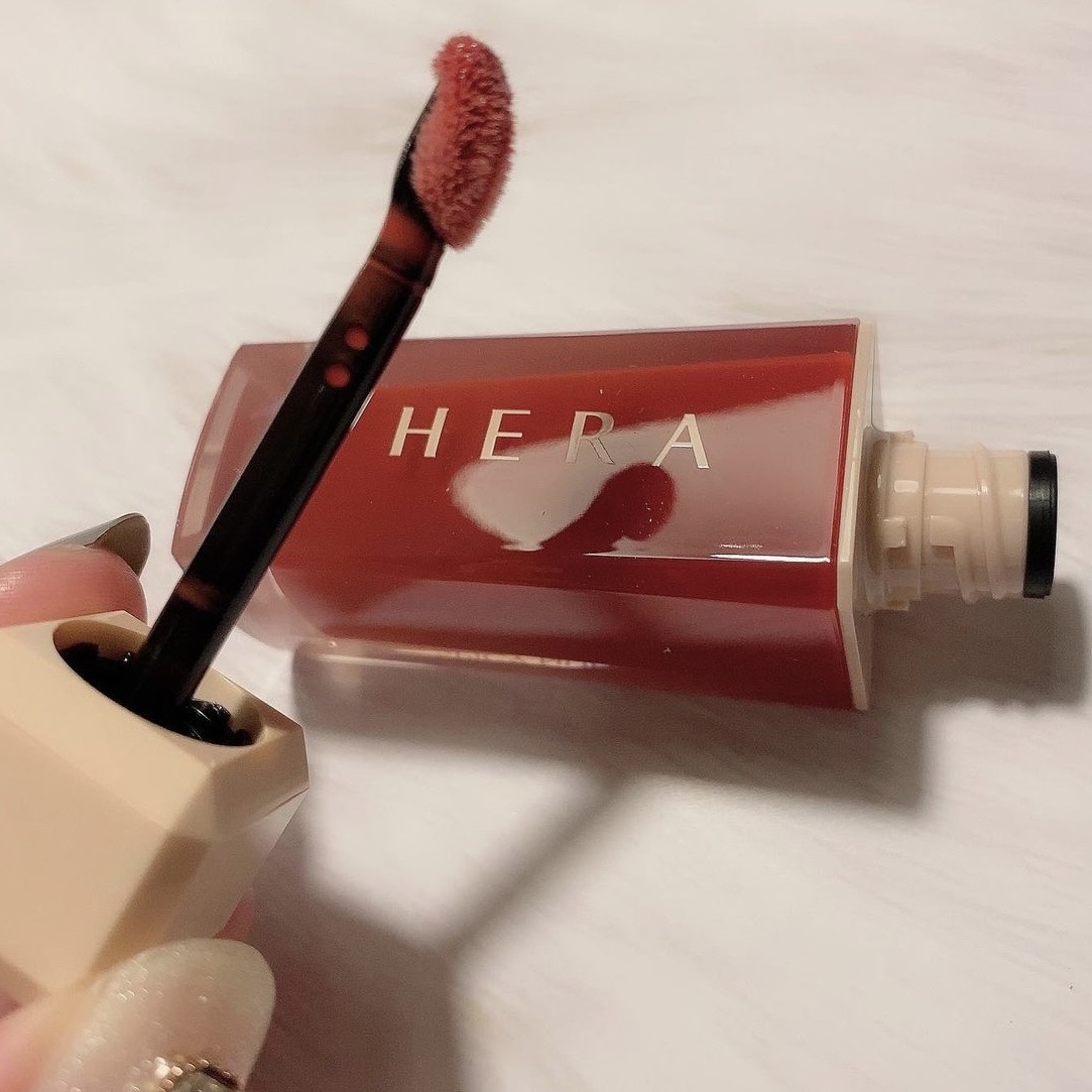 センシュアルスパイシーヌードグロス 382 Red Lie/HERA/リップグロスを使ったクチコミ（3枚目）