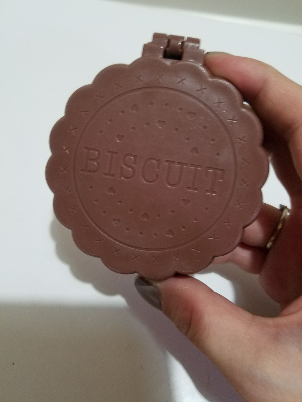 ☪七香 on LIPS 「良く👜に入れてるダイソーさんのヘアブラシです。クッキーの形で可..」(1枚目)