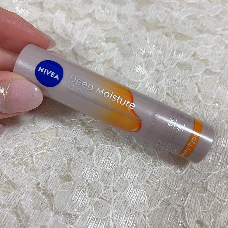 ニベア ディープモイスチャーリップ メルティタイプ バニラ＆マカダミアの香り/ニベア/リップクリームを使ったクチコミ（2枚目）