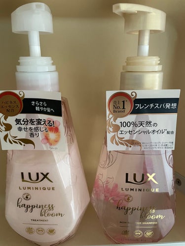 【LUX/ルミニーク ハピネスブルーム シャンプー／トリートメント】

LIPS様を通してラックス様より頂きました。

先端フレグランス技術採用の、幸せを感じる香り。

まずボトルがピンクで可愛いです！