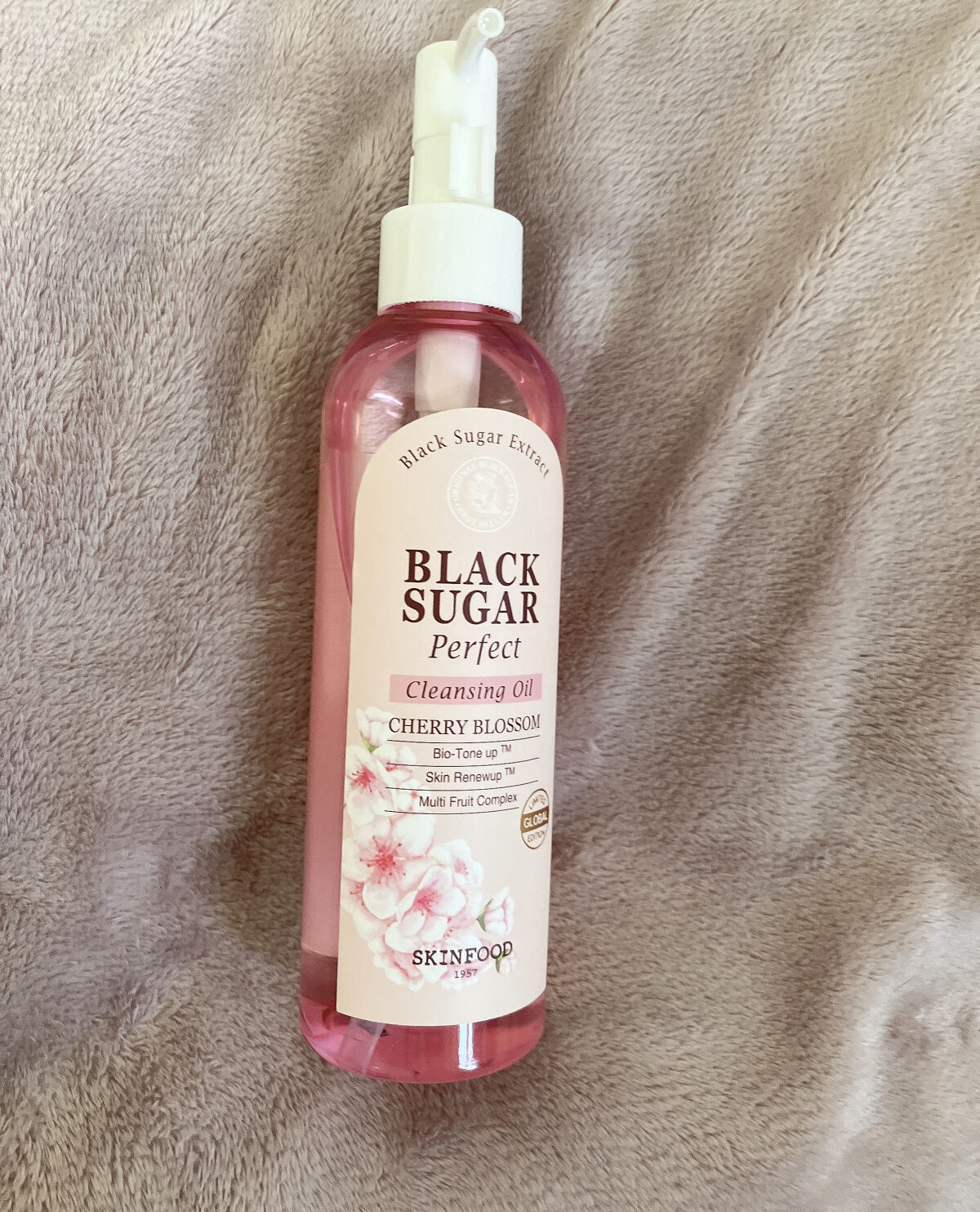 ブラックシュガー パーフェクトエッセンシャルスクラブ 2X チェリーブロッサム/SKINFOOD/洗い流すパック・マスクを使ったクチコミ（1枚目）
