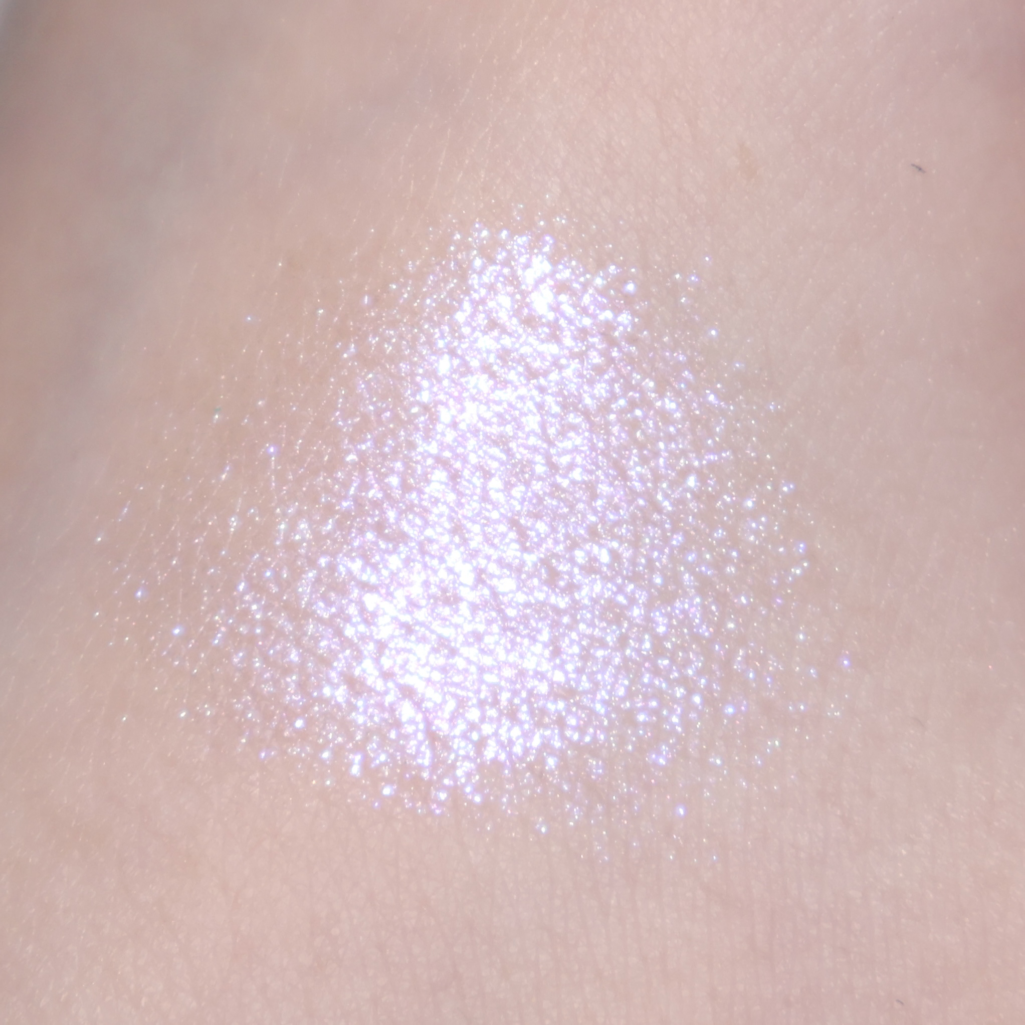 シングルシャイニーアイシャドウ SP1　オパールドロップ/CEZANNE/アイシャドウを使ったクチコミ（1枚目）