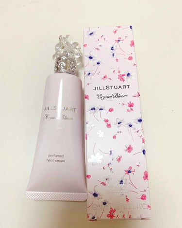 JILL STUART クリスタルブルーム パフュームド ハンドクリームのクチコミ「久しぶりの投稿です🧚‍♂️
伸びが良くて女の子らしい香りがします♡
保湿もしっかりしてくれます.....」（1枚目）