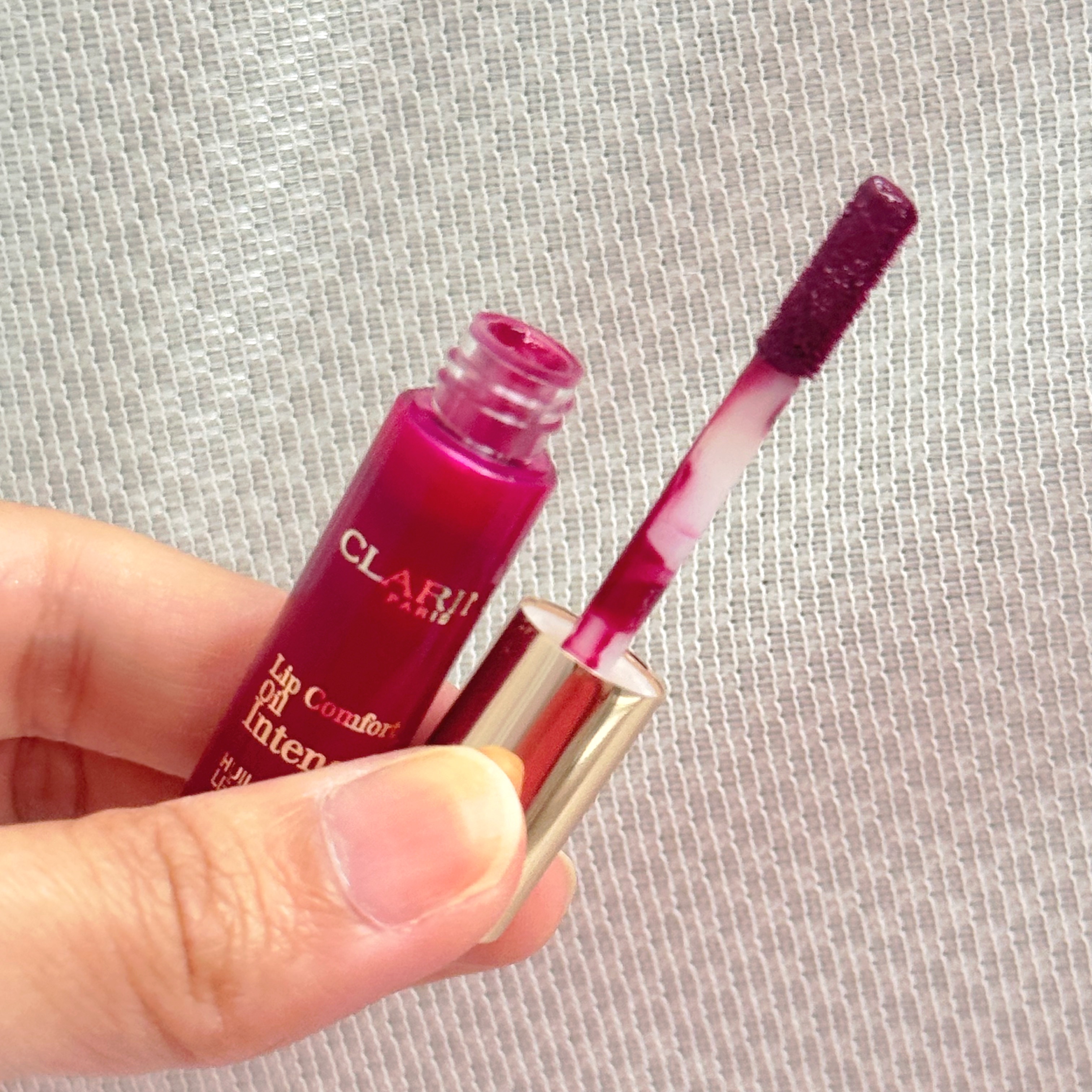 コンフォート リップオイル インテンス 05 インテンス ピンク(限定カラー)/CLARINS/リップグロスを使ったクチコミ（2枚目）