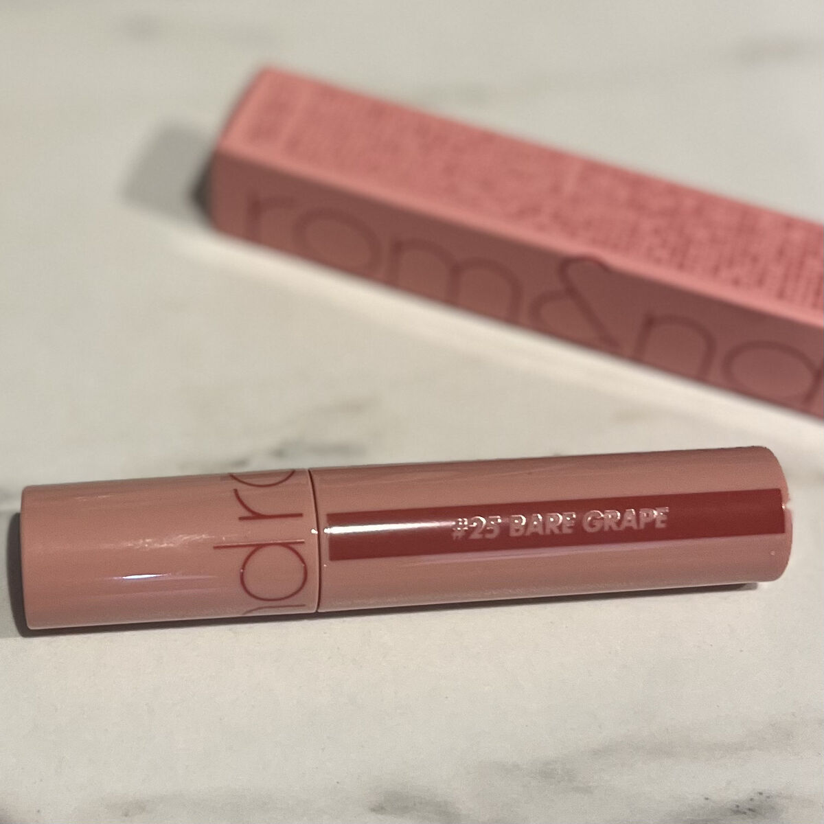 ジューシーラスティングティント/rom&nd/リップティントを使ったクチコミ（3枚目）