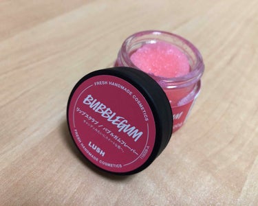 LUSH 
リップスクラブ バブルガムフレーバー

初めて買ったリップスクラブ👄
わたしの買った「バブルガムフレーバー」は
簡単にいうと、いちごのかき氷シロップの
香りに似てるなって思いました（笑）

