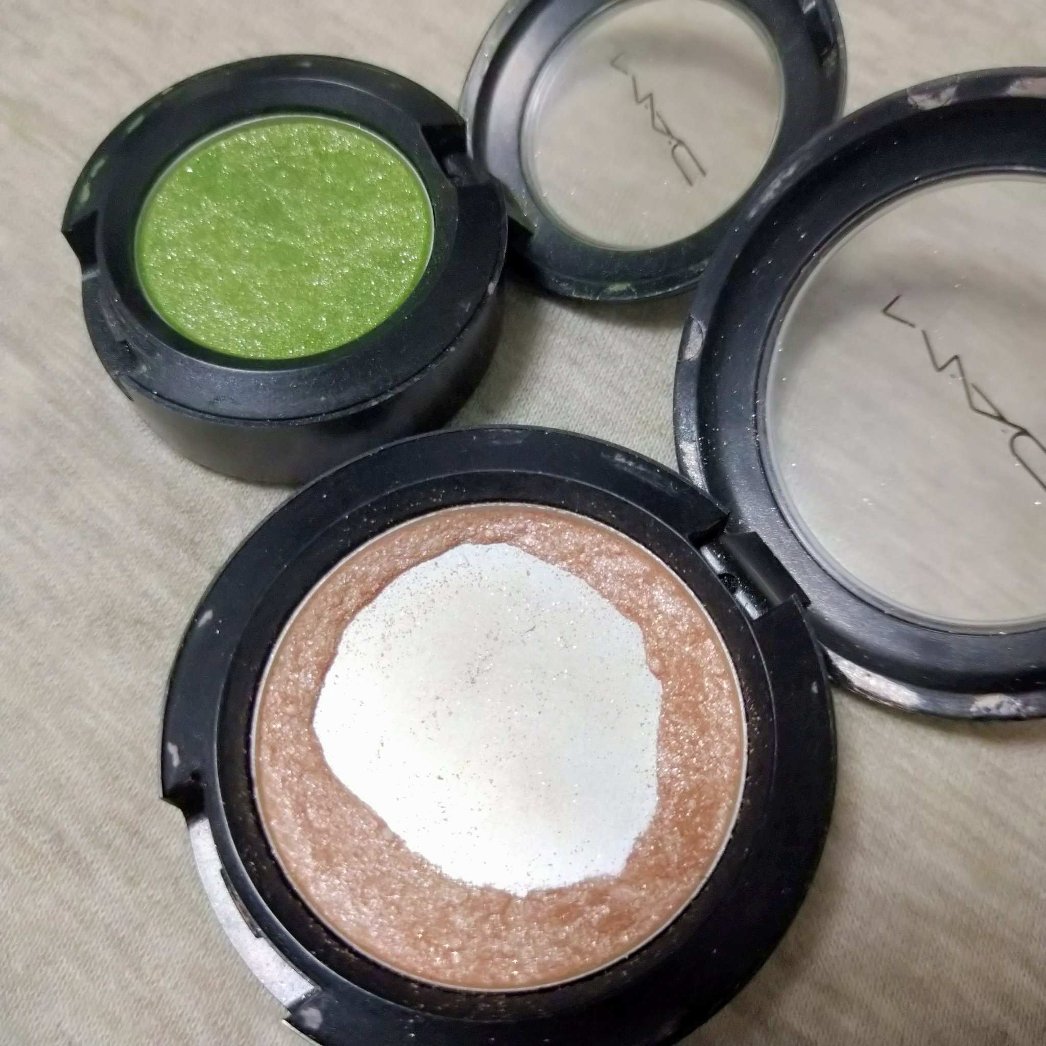 スモール アイシャドウ/M・A・C/単色アイシャドウを使ったクチコミ（2枚目）