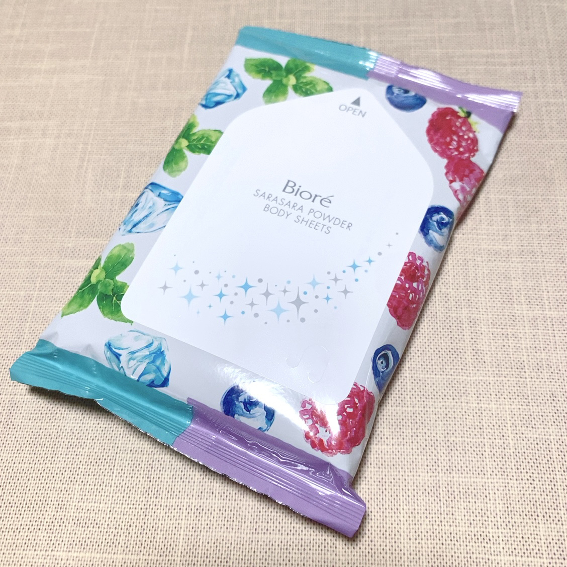 ビオレさらさらパウダーシート 香りマジック ひえひえミントto完熟ベリーの香り/ビオレ/ボディシートを使ったクチコミ（2枚目）