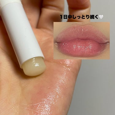 \とろけて保湿💋/

メンソレータム
プレミアムメルティリップ
¥605 SPF26 PA++++
無香料タイプ


リップスショッピングで購入したこのリップ💛

個人的に大ヒットでした‼️


今まで、プチプラのケアリップは何個も使ってきたのですが（1000円以内のドラッグストアに売っているもの）
まぁどれもそこまで変わらないかなぁ？
って感じでした。
リピしたものはないんじゃないかな？


でも❣️
これを使ってみて気づきました😳❣️


全然塗り直してないということに😳✨


一回塗るだけでしっかり保湿されて、その保湿が持続するんですよね✨

すっぴんで1日過ごすときはケアのみのリップを使っていたのですが、
結構塗り直してました😳


リップクリームってこんなに進化していたのかと何だかびっくりしました💓笑
まさかのこのリップ、ヒト型セラミドも配合されてる？


メンソレータムさすがです( ˃ ⌑ ˂ഃ )💓

────────────
いつも最後まで読んで頂きありがとうございます💓
フォローいいねクリップとっても嬉しいです☺️🖇
コメントも大歓迎ですので、たくさん話しかけて下さいね🥰💬

他のコスメレビューはこちらです🔍♡
@cosmeloverinko

Instagram・LIPS・Twitter・TikTokも
同じID【cosmeloverinko】で活動してます🍑💓

#メンソレータム#プレミアムメルティリップの画像 その2