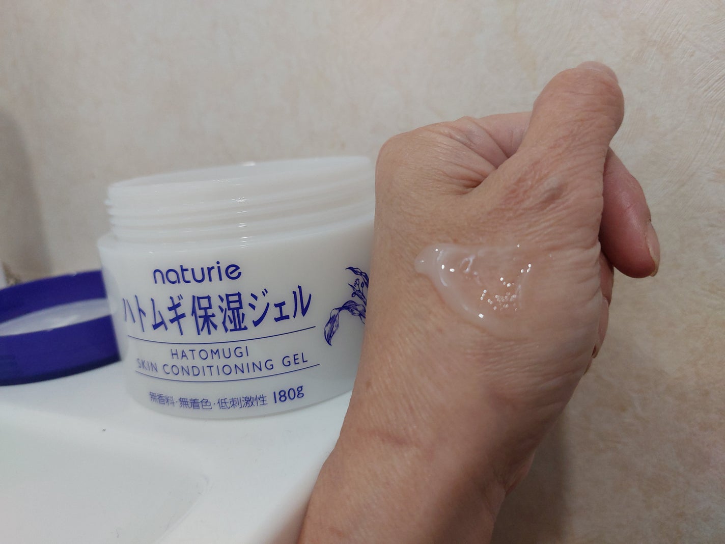 ハトムギ保湿ジェル(ナチュリエ スキンコンディショニングジェル)/ナチュリエ/美容液を使ったクチコミ(8枚目)