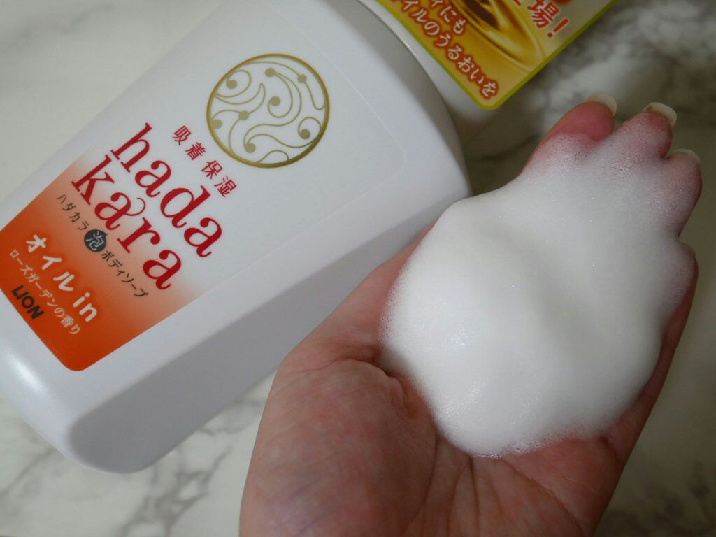 hadakaraボディソープ 泡で出てくるオイルインタイプ ローズガーデンの香り/hadakara/ボディソープを使ったクチコミ（2枚目）