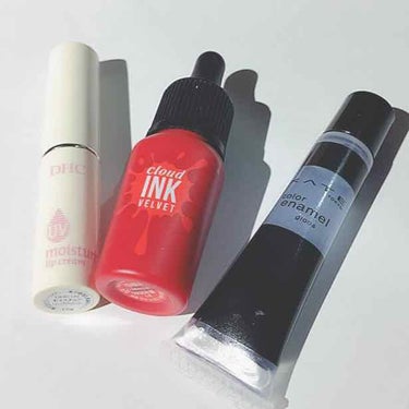 peripera ink VELVETです。
こちら韓国で1番赤いredを購入！#1 かな？

買ったばかりのころはマットすぎて苦手だったのですが、最近潤いリップにする方法を覚えてからは毎日使ってます💕