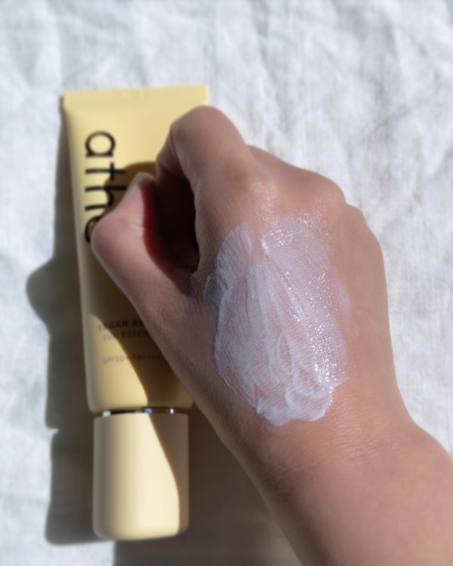 ヴィーガン リリーフ サン エッセンス /athé/日焼け止めクリームを使ったクチコミ（2枚目）