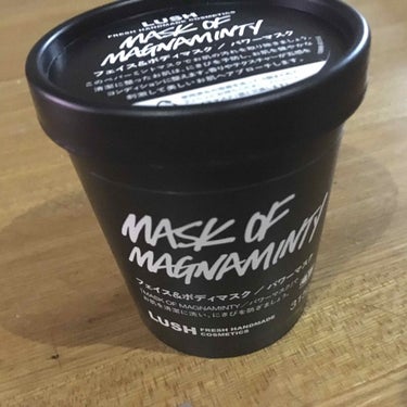 LUSH

MASK OF MAGNAMINTY
フェイス&ボディマスク

この商品を初めて使った時に本当に衝撃を受けました💥

ペパーミントの香りで、ヒリヒリ、スースーします。それがむしろ気持ち良い爽