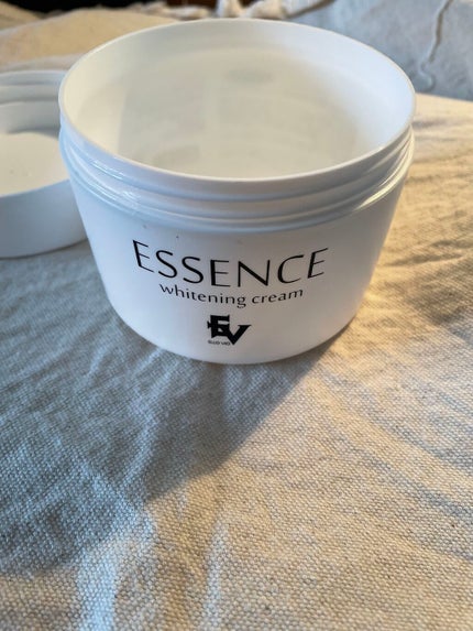 エッセンス 美白クリーム/ハートランド株式会社/ハンドクリームを使ったクチコミ(1枚目)