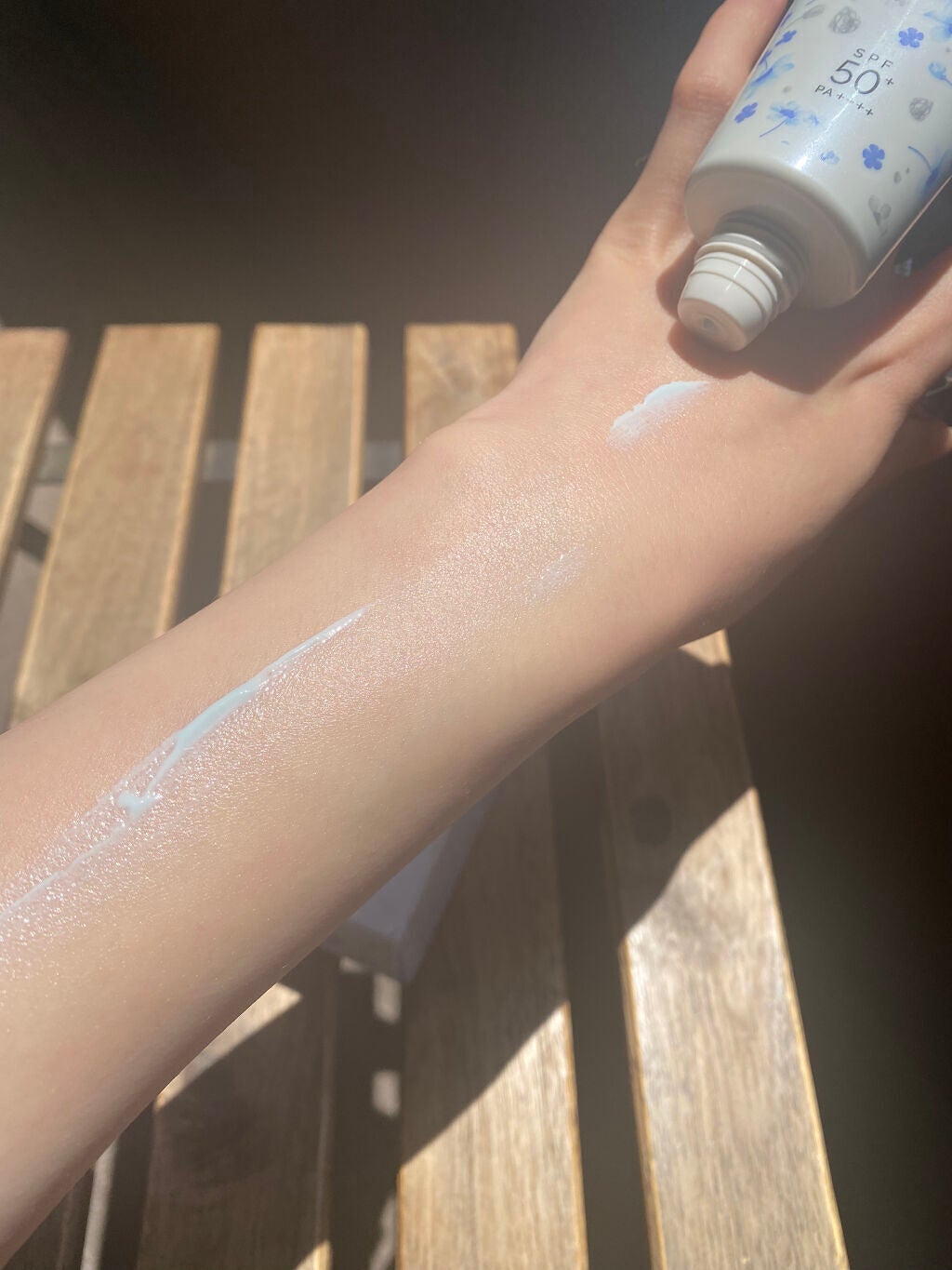サムシングピュアブルー セント シマリング UVプロテクター/JILL STUART/日焼け止めジェルを使ったクチコミ(4枚目)