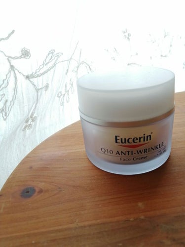 【Eucerin Q10アンチリンクルフェイスクリーム】

乾燥肌、敏感肌の方に向けて作られたとってもオススメのクリームです😉✨
皮膚科医推奨との記載もあって安心感も🙆‍♀

老化の進行を防いでシワを5