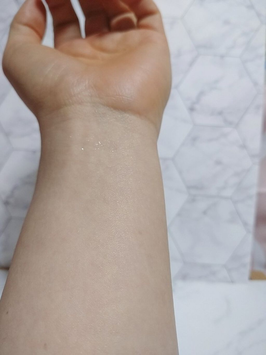 ダイヤモンドハイライト 01 シルバーパール/ukiss/パウダーハイライトを使ったクチコミ（2枚目）