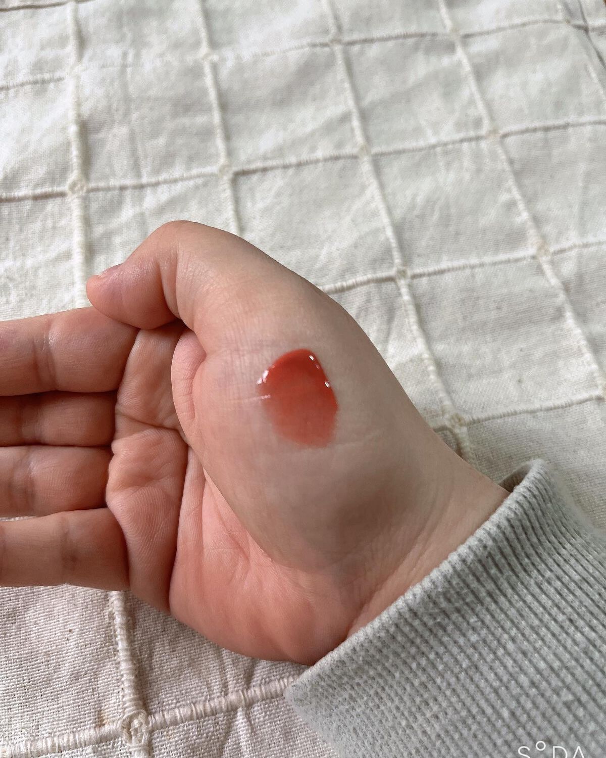 THREE ディヴァインリップジェム 04 KISS THE SKY/THREE/口紅を使ったクチコミ（2枚目）