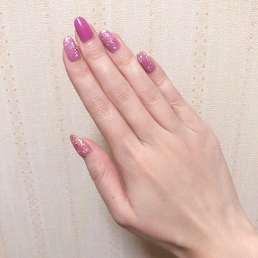 今週の💅🏻〜〜！！💘
ピンクでーーす💖
最近集めたピンク系のを使いました〜


❶ essie ネイルポリッシュ  
      ▹▸216  Splash of grenadine

❷ Forsyt