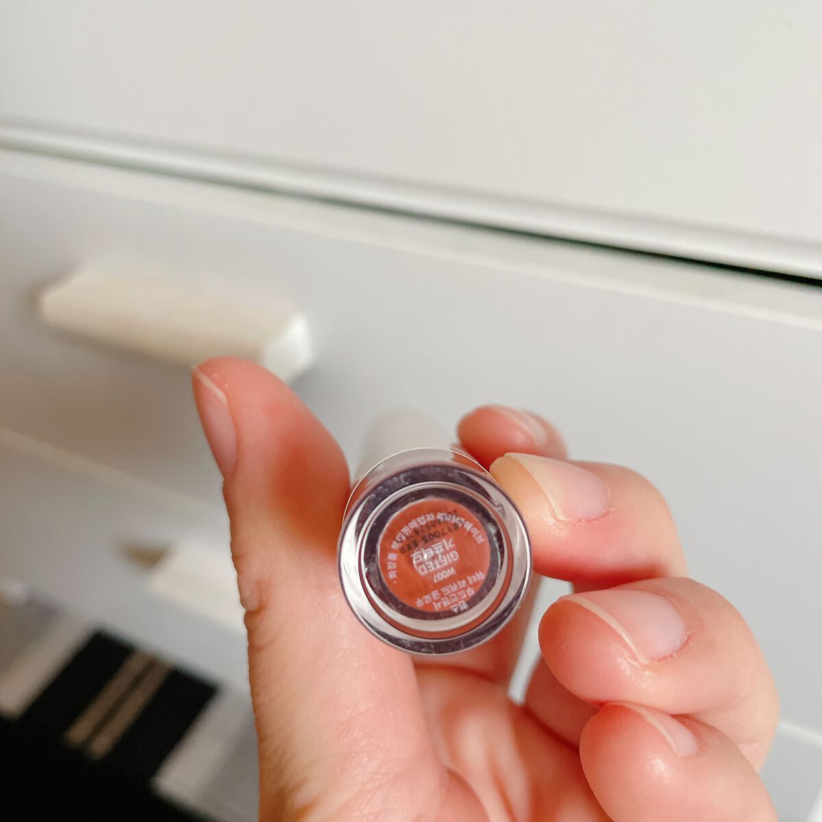 ムードインハンサーウォーターリキッドグロウ W007 ギフティッド/hince/口紅を使ったクチコミ（2枚目）