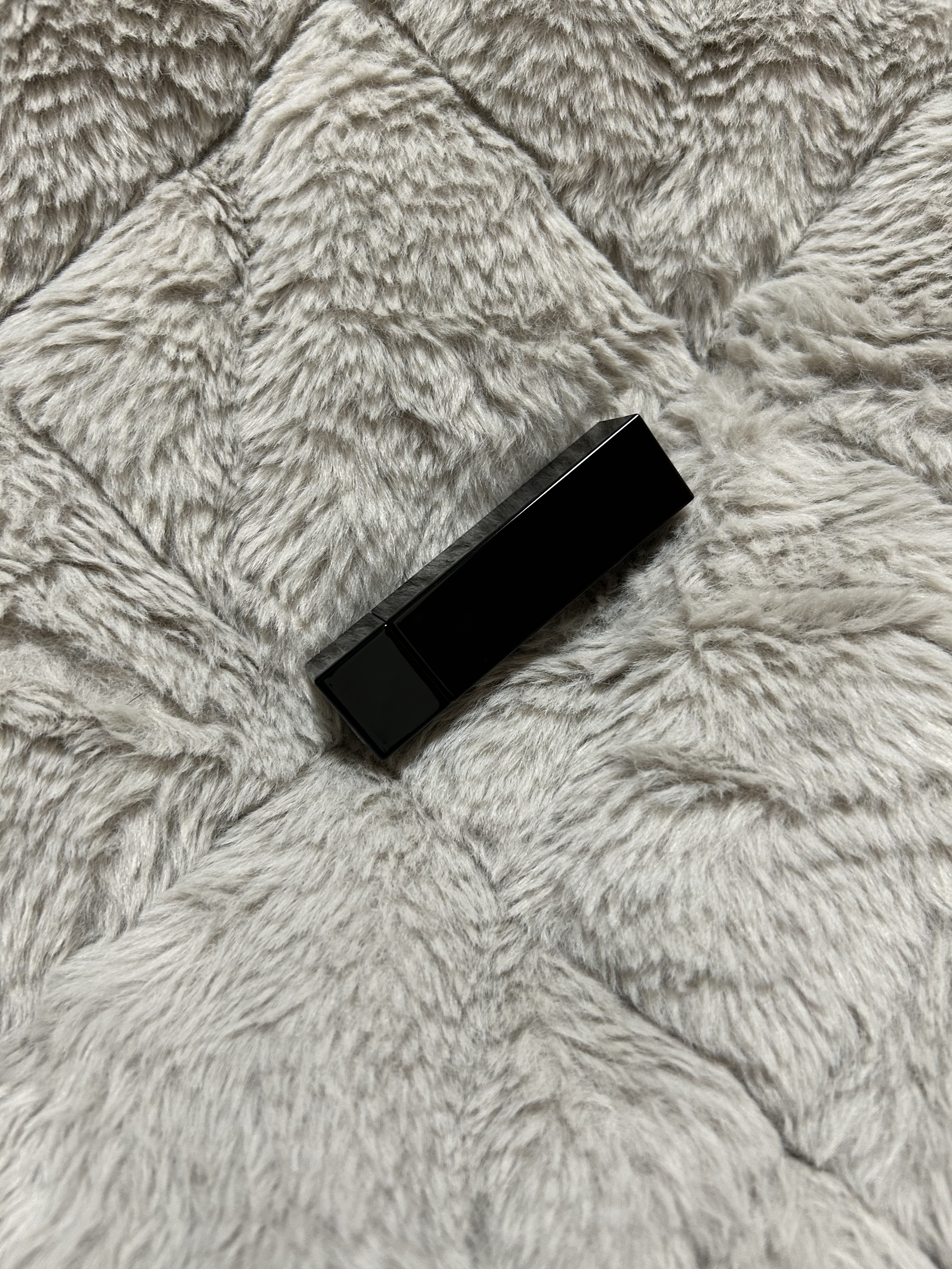 【使った商品】KATE　リップモンスター　112真夜中の褒美

【値段】¥1,540

【使用感】するするぬれて色持ち物いい👍🏻リップモンスター3本目です！

【良いところ】色持ちが良い

【イマイチなところ】限定色が多い…。好きな色が