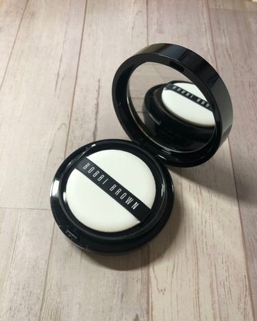 BOBBI BROWN スキン ロングウェア ウェイトレス ファンデーション SPF 15 (PA++)のクチコミ「肌に上品な輝きをプラス✨驚くほど美しいツヤのクッションファンデ
BOBBI BROWN
スキン.....」（2枚目）