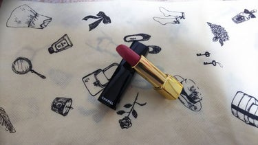 CHANEL
ルージュアリュール
158  ヴィルヴォルタント
ローズピンクのカラーです💄
ブルベの人は絶対に試してほしい！！
めちゃめちゃ可愛いです😍
しっかりと発色しますが、濃すぎず使いやすいです✨