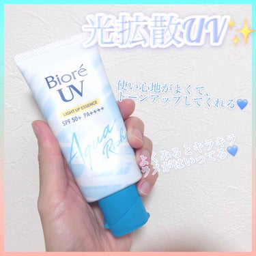 ビオレUV🍒
アクアリッチライトアップエッセンス💙

CMでみて気になった、日焼け止め✨
プレゼントで頂きました🎁


レビューします♪

この容器の形、とても開けやすい🤩‼️使い込んでいくと、蓋がちぎ