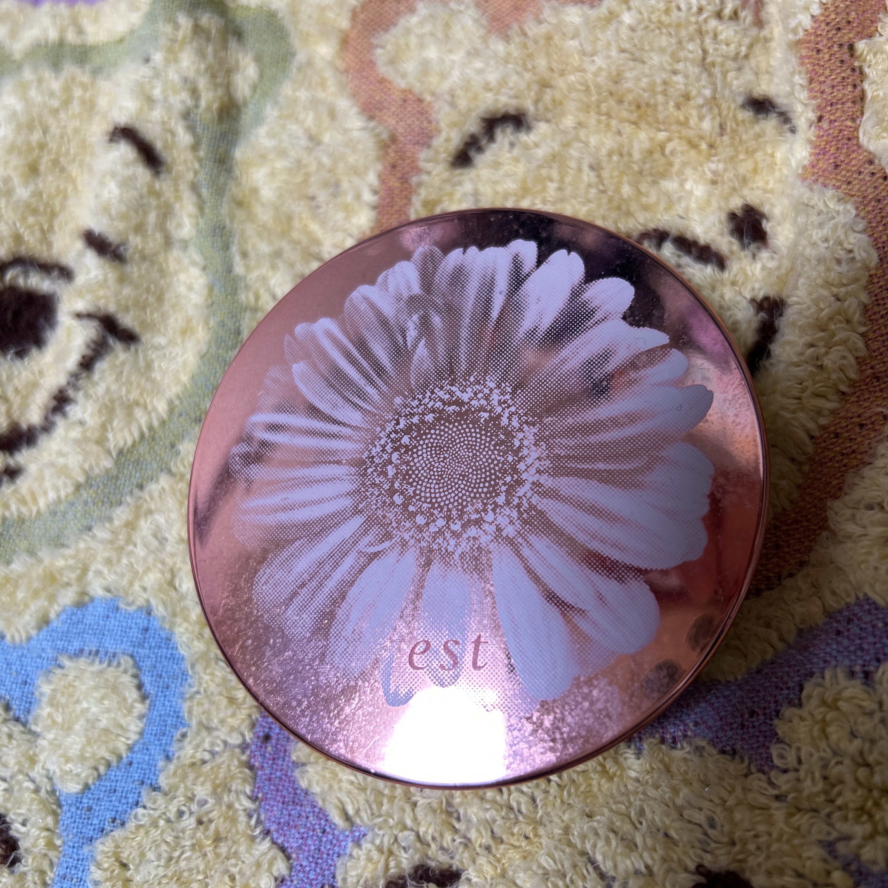 est ブライトニング プレストパウダー パールのクチコミ「
エストにハマっていた頃に購入したパウダーが終わったので、レポしていきます。

 塗った感じし.....」（1枚目）