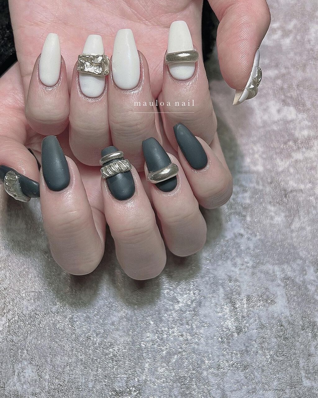 #緑ネイル,#ネイル,#アートネイル,#冬ネイル,#ミラーアートネイル,#リングネイル,#成人式ネイル,#ジュエリーネイル,#ミラーネイル,#手書きアートネイル,#ハートネイル,#パーツネイル,#ミラーネイル,#シルバーアクセネイル,#冬ネイル,#天王寺ネイルのネイルデザイン