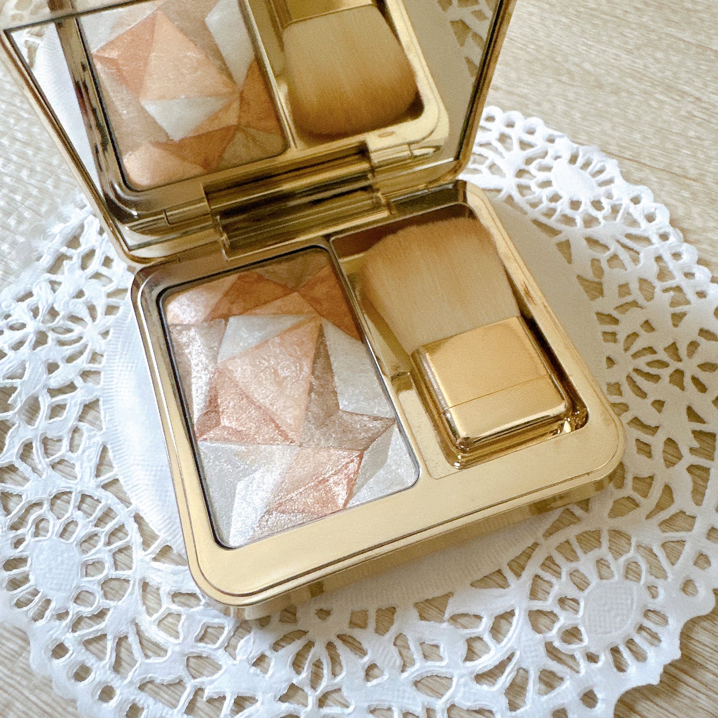 ル・レオスールデクラ /クレ・ド・ポー ボーテ/パウダーハイライトを使ったクチコミ(4枚目)