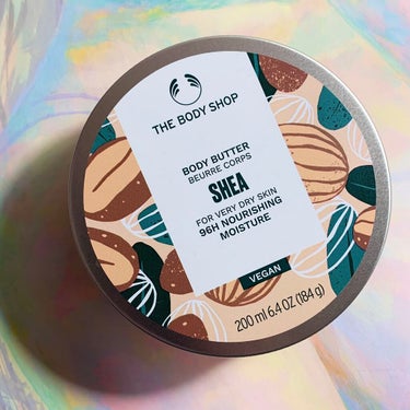 THE BODY SHOP
ボディバター  シア
200ml(184ｇ)



ほんのり爽やかな香り。


かなり固めのテクスチャーですが、
手のひらで擦り合わせると滑らかに溶けて広げやすくなります。
