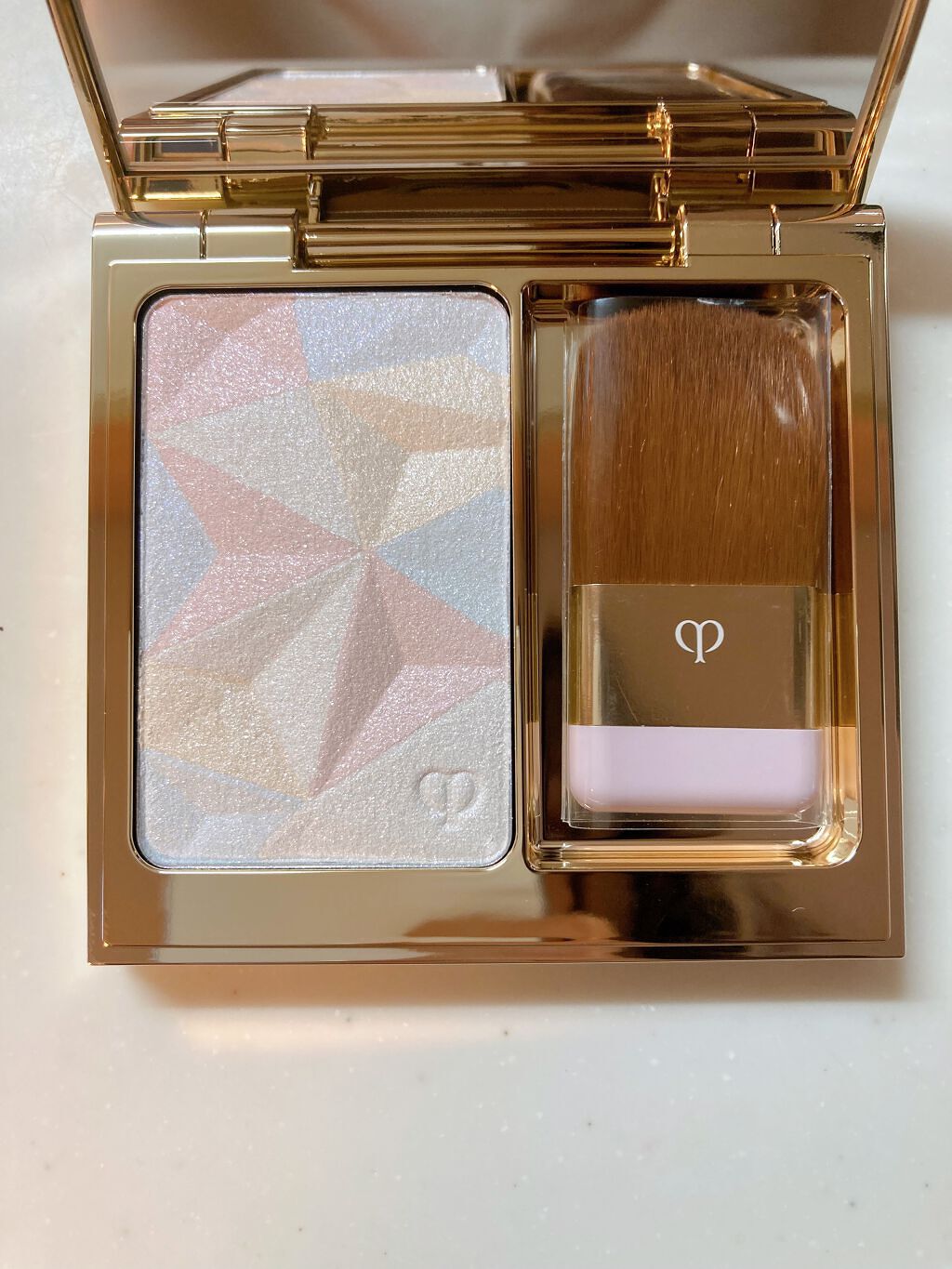 クレ・ド・ポー ボーテ レオスールデクラ/クレ・ド・ポー ボーテ/パウダーハイライトを使ったクチコミ(2枚目)