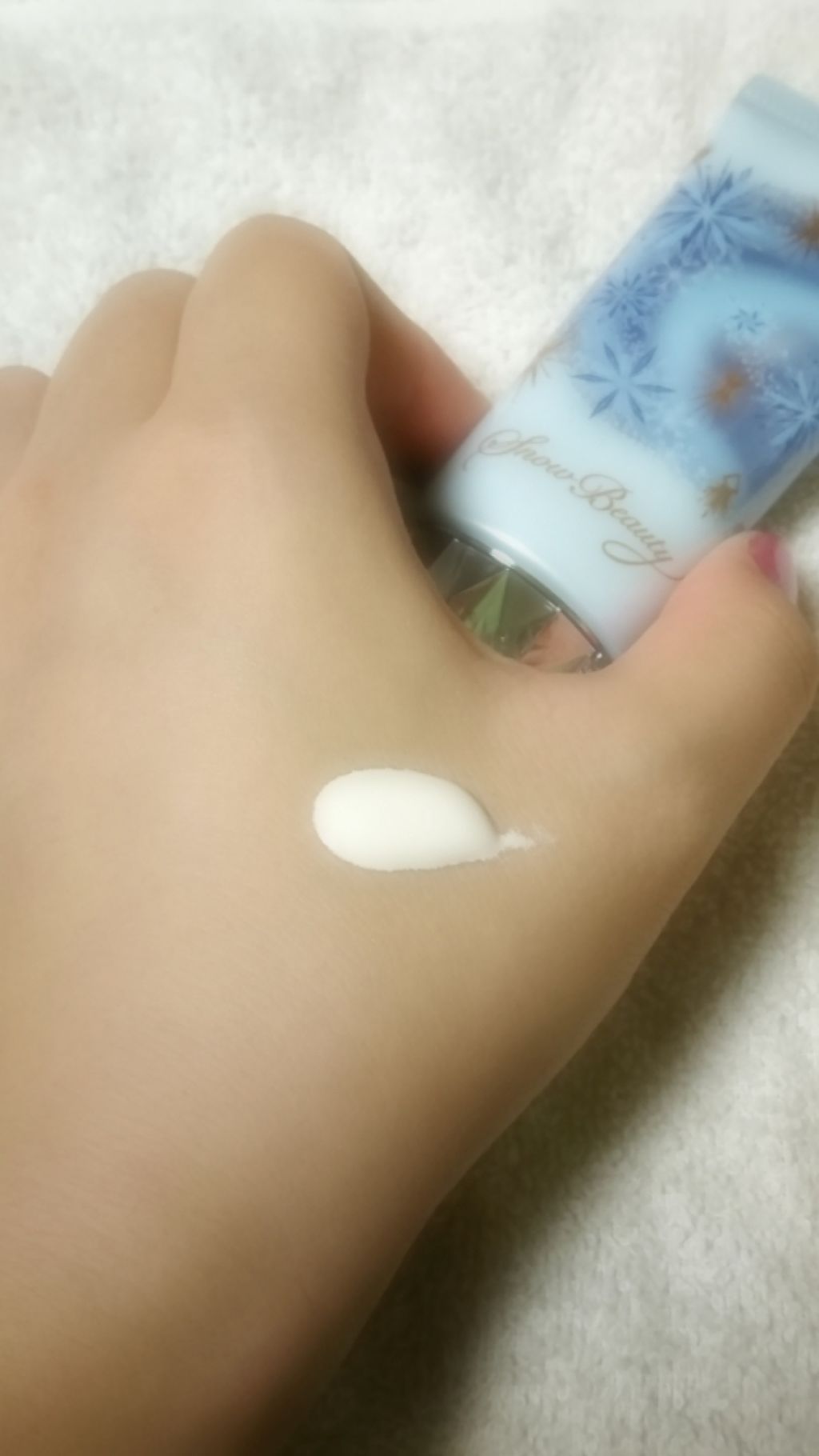 ホワイトニングトーンアップエッセンス/スノービューティー/化粧下地を使ったクチコミ（3枚目）