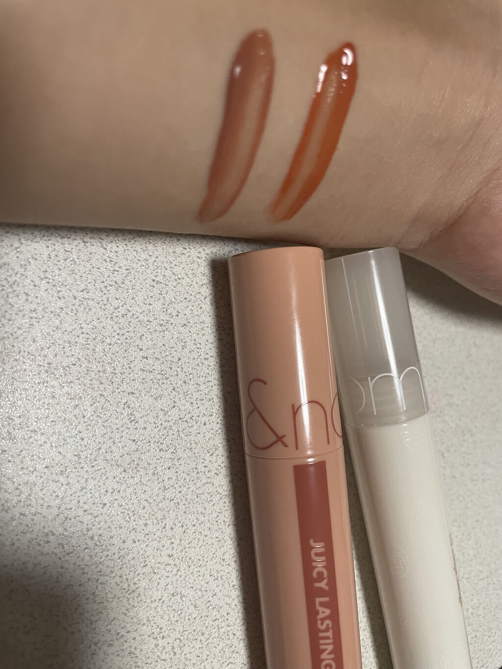 ジューシーラスティングティント/rom&nd/リップティントを使ったクチコミ（2枚目）