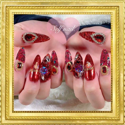 おにくちゃん🍖 on LIPS 「バラとイエスネイル💅🌹一本丸ごとスワロでキラキラ🤩間違えてUV..」(1枚目)