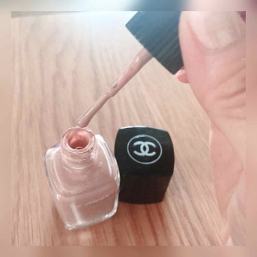 CHANEL ヴェルニのクチコミ「CHANELのネイルを紹介します♡

ブランド︰CHANEL シャネル
商品名︰ヴェルニ（ネイ.....」（3枚目）