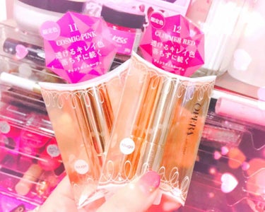 本日発売のオペラの限定色GETできました💓💄
11コズミックピンク12グリマーレッド

オペラのリップティント初のラメ入りと
ゆう事で注目度すごい高かったので
初日でもGETできるか不安だったんですけど