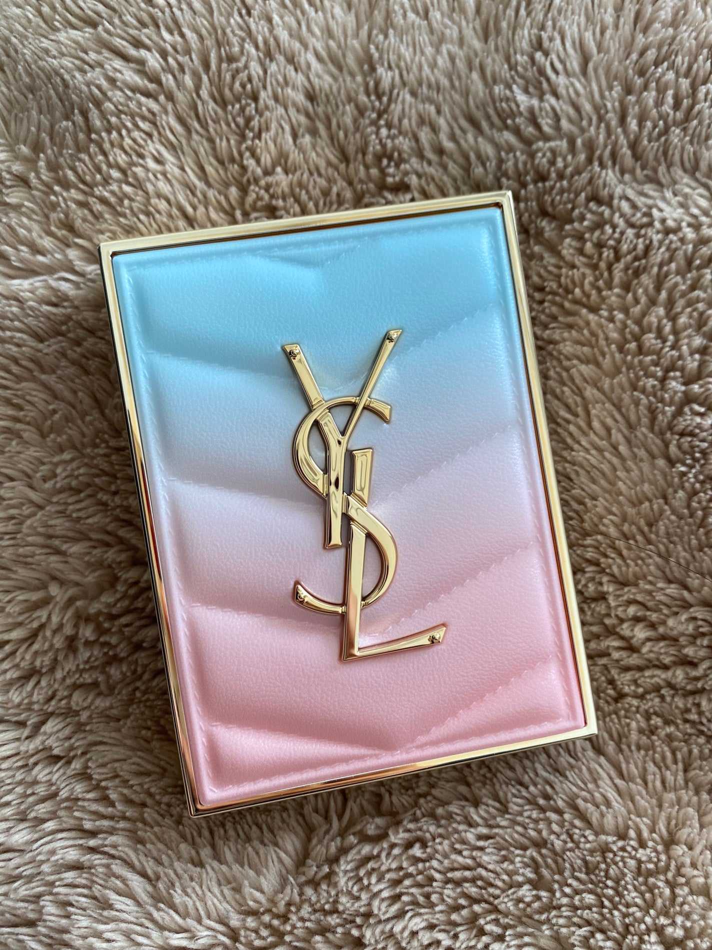 クチュール ミニ クラッチ|YVES SAINT LAURENT BEAUTEの使い方 クチュール ミニ クラッチ|YVES SAINT LAURENT BEAUTEの使い方