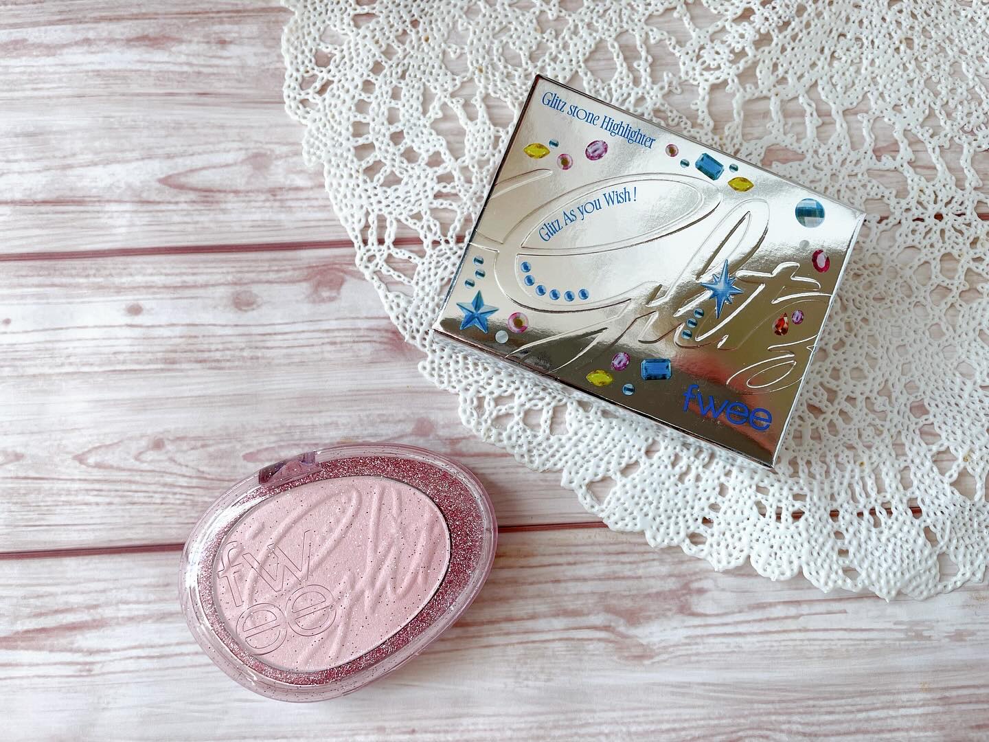 フィー グリッツストーンハイライター/fwee/パウダーハイライトを使ったクチコミ（1枚目）