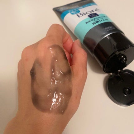 ビオレ おうちdeエステ 肌をなめらかにするマッサージ洗顔ジェル 炭のクチコミ「毎日の洗顔が、おうちエステに💆♀️⁉️
「ビオレ」の、泡立たないタイプのジェル洗顔料を
お試.....」(3枚目)