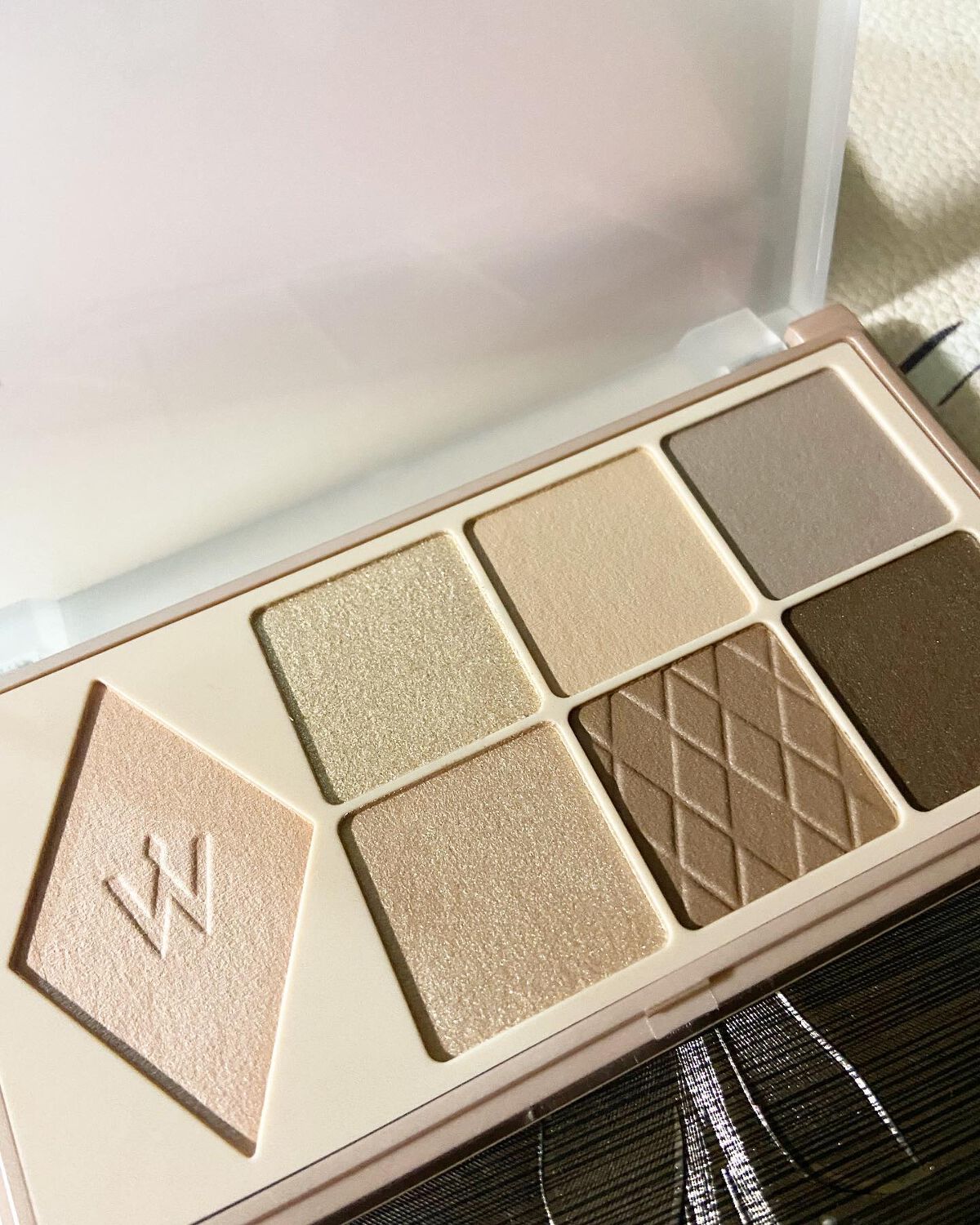 mochi ♡ →フォロバ on LIPS 「TWICEの専属メイクアップアーティストで、涙袋メイクの第一人..」(1枚目)