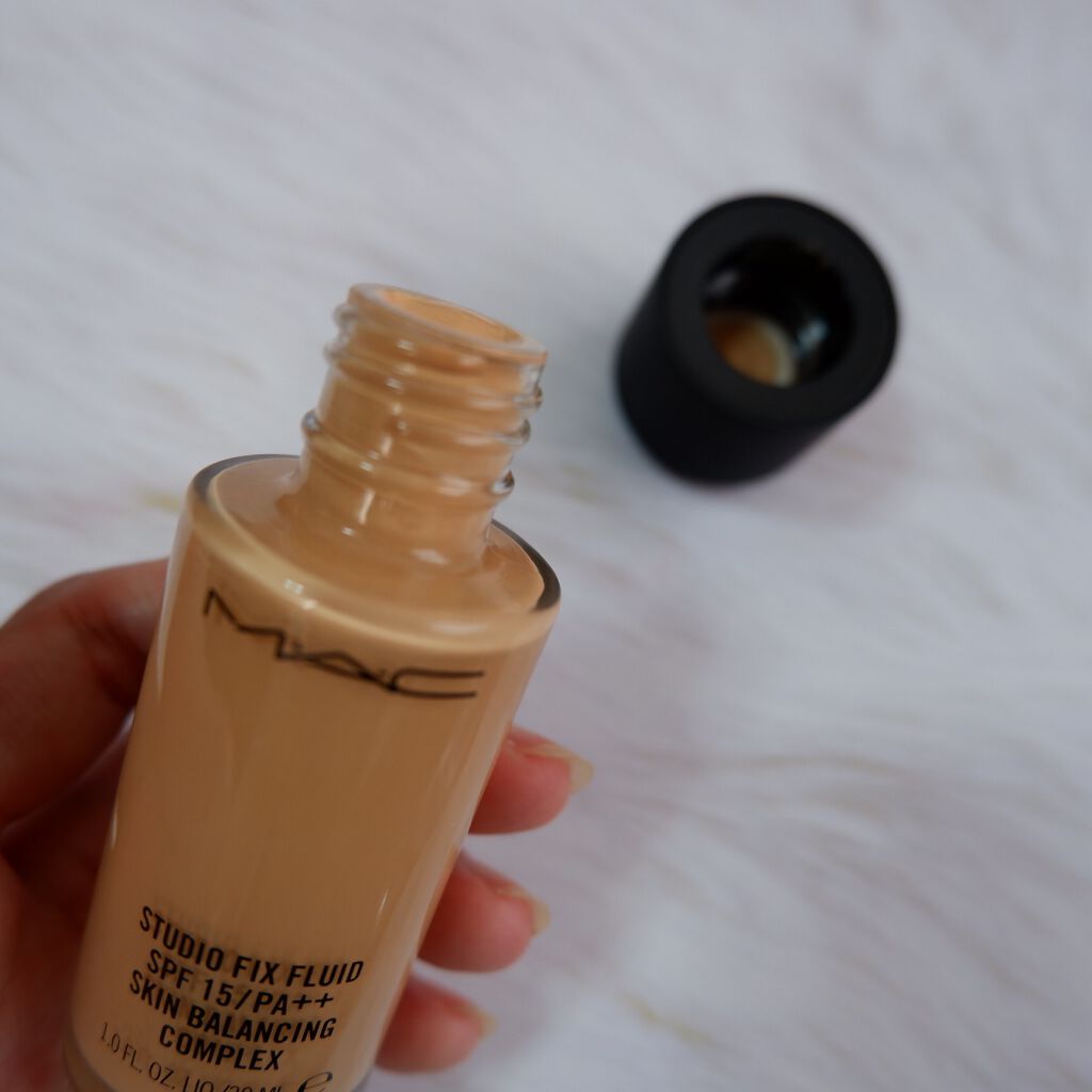 スタジオフィックス フルイッド SPF 15 NC20/M・A・C/リキッドファンデーションを使ったクチコミ（2枚目）