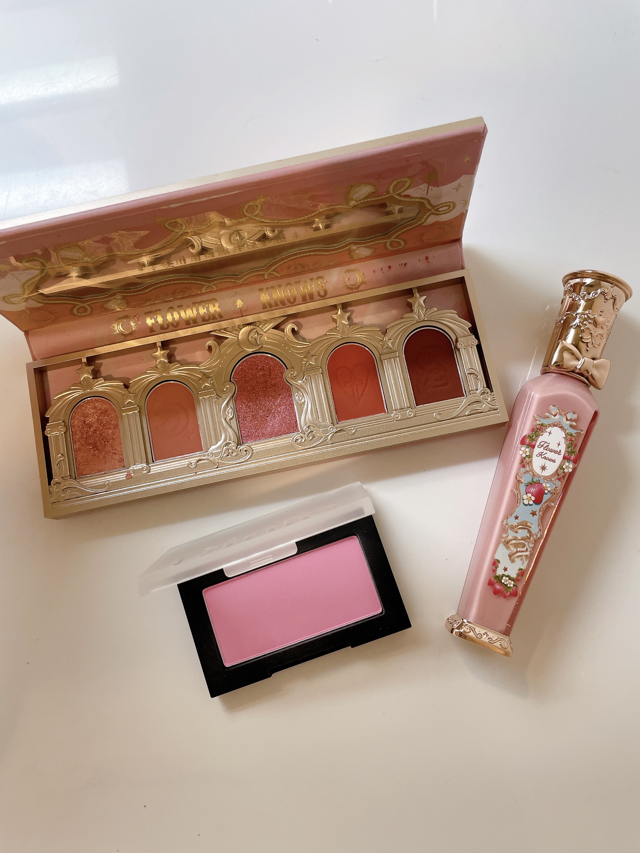 ストロベリーロココシリーズ クラウドマットリップ S04 Strawberry Moon（ストロベリームーン）/FlowerKnows/リップグロスを使ったクチコミ（3枚目）